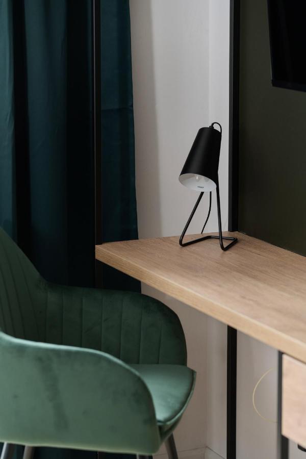 Mezzanine Studio Apartments Zarembowicza Wroclaw Airport By Renters Extérieur photo