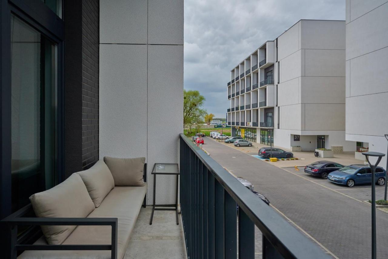 Mezzanine Studio Apartments Zarembowicza Wroclaw Airport By Renters Extérieur photo