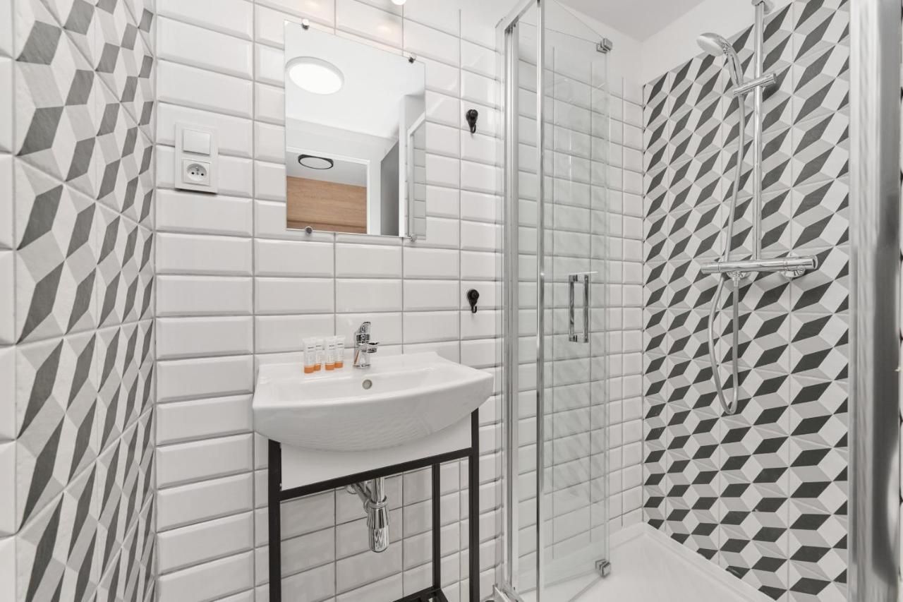 Mezzanine Studio Apartments Zarembowicza Wroclaw Airport By Renters Extérieur photo